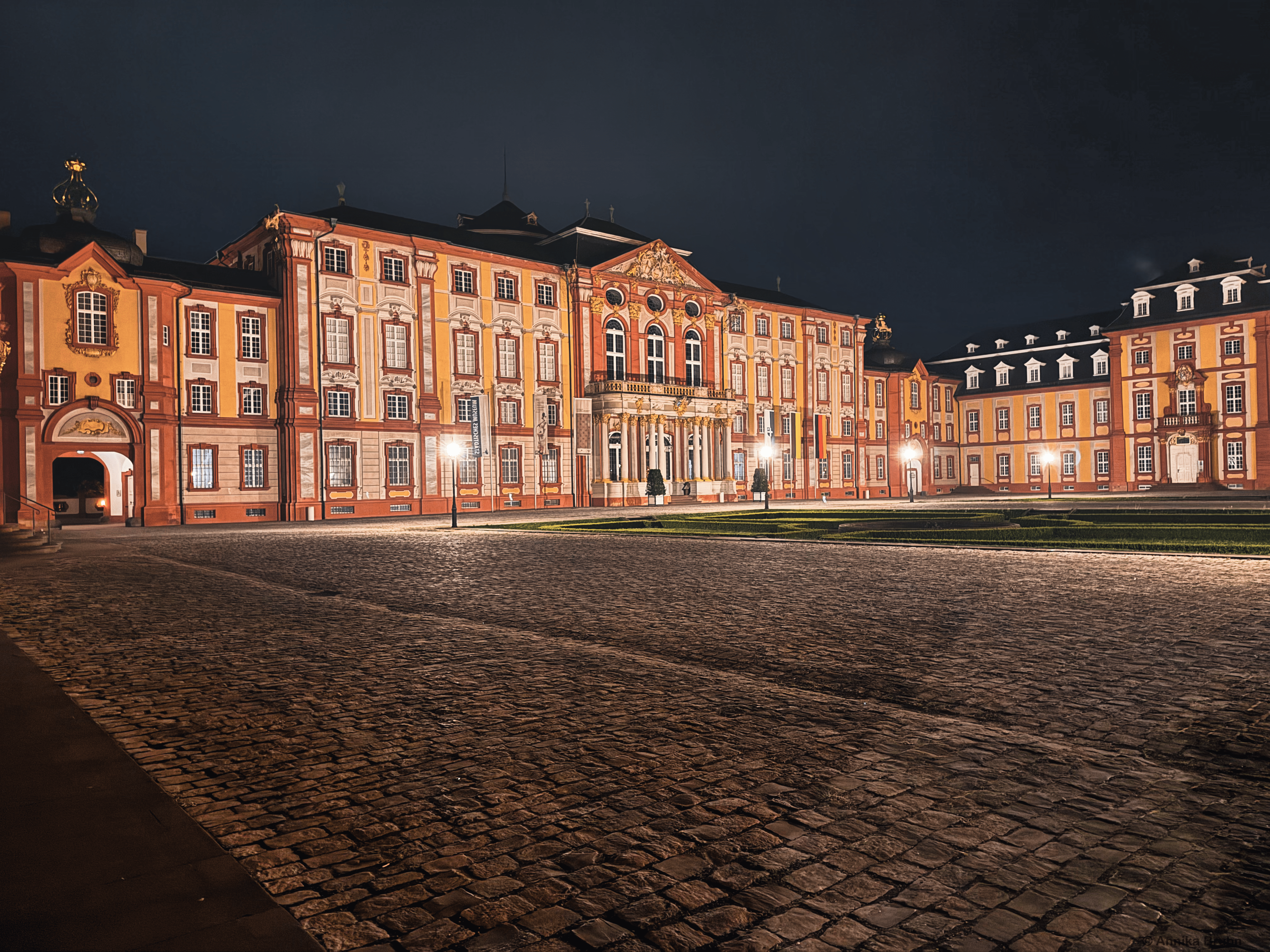 Bruchsaler Schloss bei Nacht